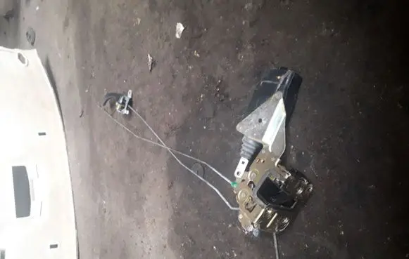 Mitsubishi Carisma Rear door lock