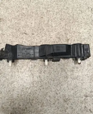 Front bumper mounting bracket