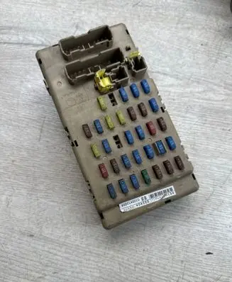 Subaru Legacy Fuse module 82201AG010 404022