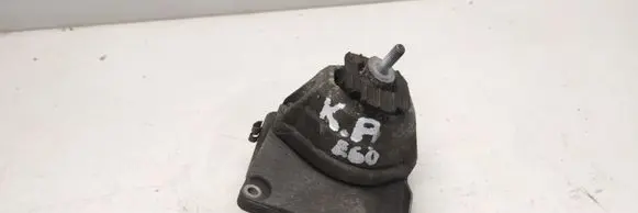 BMW 5 E60 E61 Engine mount bracket 676987402 6769874 15934612