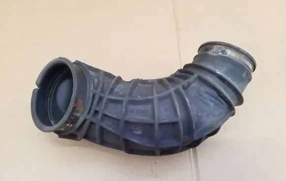 Saab 9-5 Turbo air intake inlet pipe/hose 55558781