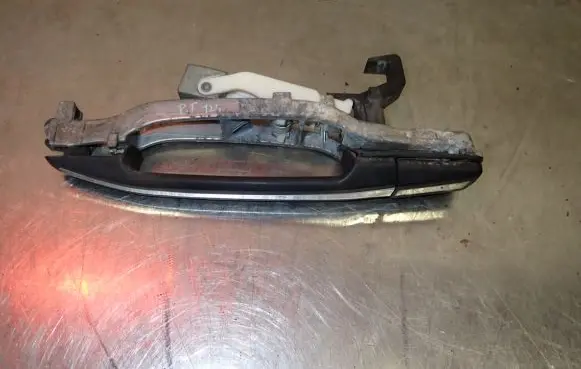 Mercedes-Benz E W124 Rear door exterior handle/bracket 