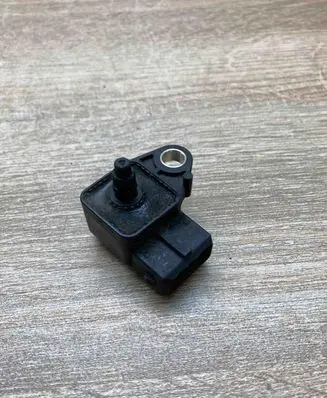 BMW 5 E39 Turbo air boost pressure sensor 2246977