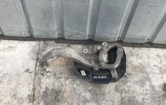 Mercedes-Benz S C217 Front wheel hub spindle knuckle 2222001