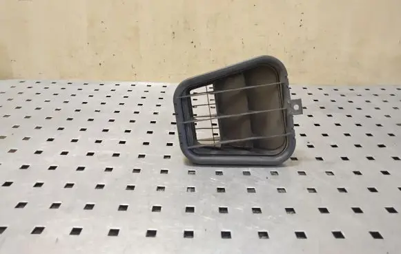 Audi A6 S6 C5 4B Quarter panel pressure vent 4B0819181B
