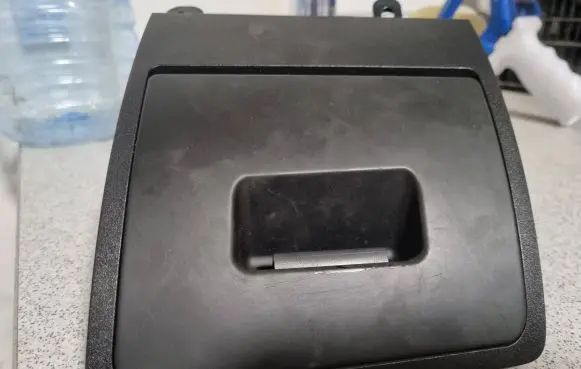 BMW 5 E60 E61 Glove box 585300105