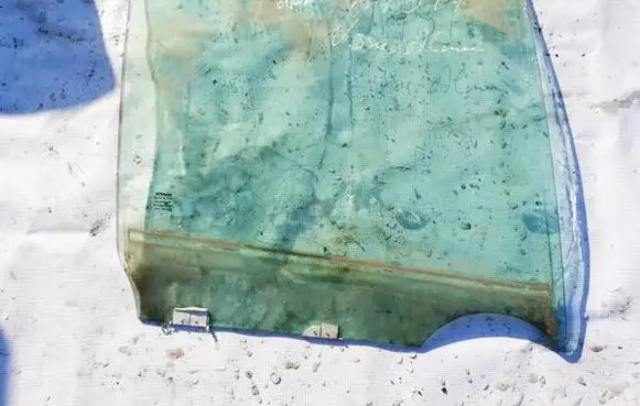 Rear door window glass