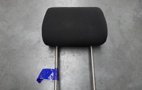 Volkswagen New Beetle Front seat headrest