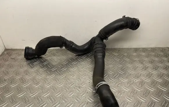 Engine coolant pipe/hose