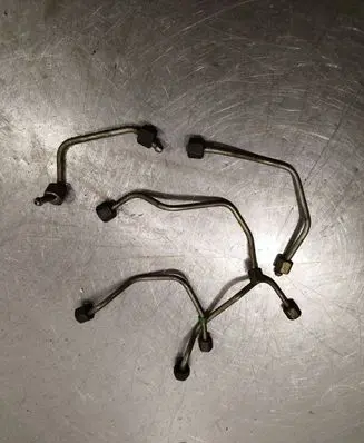 Fuel injector supply line/pipe