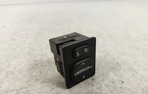 Wing mirror switch
