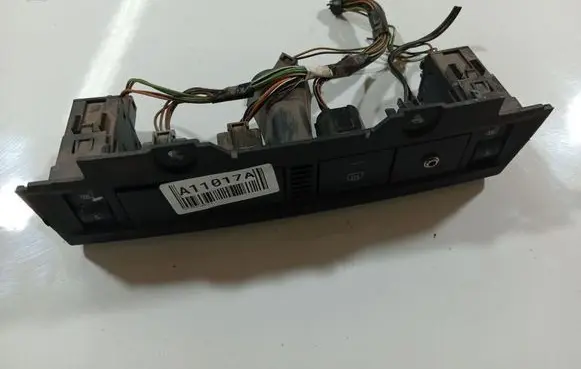 Ford Focus Windscreen/window heater switch 4M5113D734AC 4M51-13D734-AC