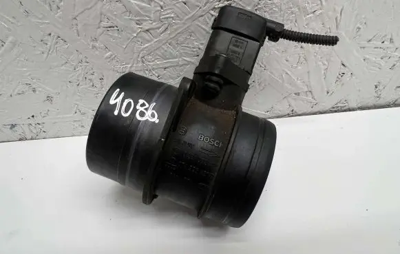 Skoda Octavia Mk2 (1Z) Mass air flow meter 074906461B 0281002461