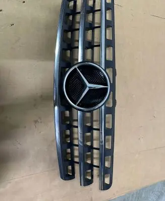 Front bumper upper radiator grill