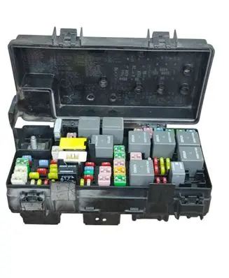 Volkswagen Routan Fuse box set 04692305AG 4692305AG