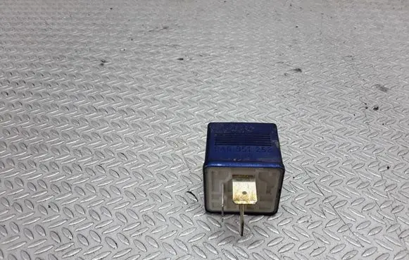 Audi A4 S4 B5 8D Glow plug pre-heat relay 8A0951253