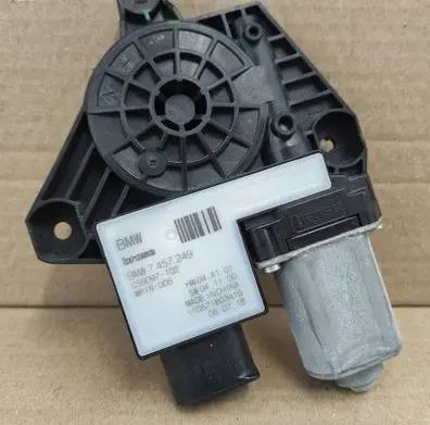 BMW X3 G01 Front door window regulator motor 7457249
