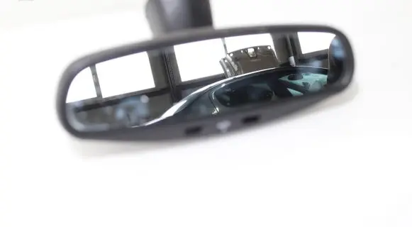 Rear view mirror (interior)