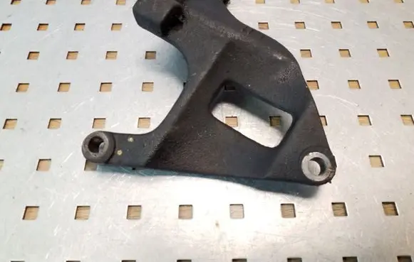 Hyundai Terracan Engine mounting bracket