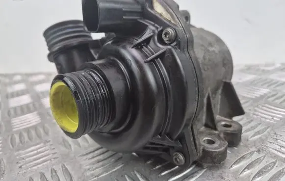 BMW X6 E71 Water pump 1868015 A2C53326031