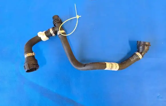 BMW X2 U10 Engine coolant pipe/hose 8478462