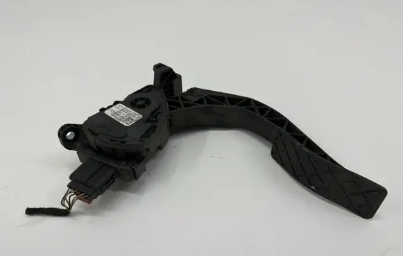 Audi A6 S6 C6 4F Accelerator throttle pedal 8K1723523A