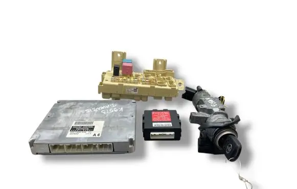 Toyota Avensis T250 Engine ECU kit and lock set 1758009500 8966105A41 MB1758009500