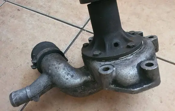 Mercedes-Benz E W123 Water pump R6172010201