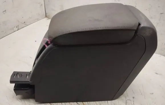 Volkswagen Golf V Armrest 1K5864251B