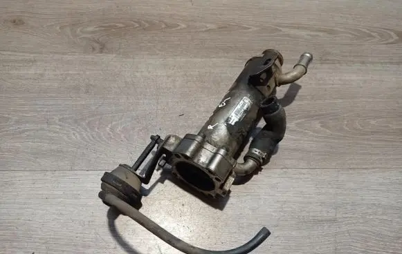 Volvo V70 EGR valve cooler 880765R 50086403
