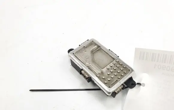 Mercedes-Benz CLS C218 X218 Coolant fan relay A2128702110