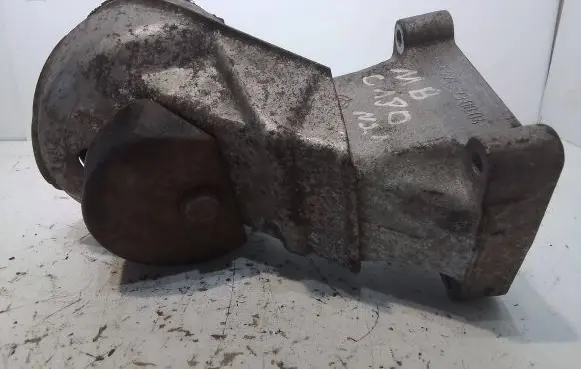 Mercedes-Benz C W203 Engine mounting bracket A2712230804
