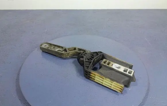 Volvo XC60 Engine mount vacuum valve 31480554