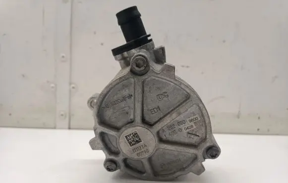 Nissan Qashqai J12 Vacuum pump A2820909800