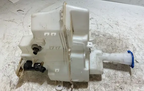 Hyundai i30 Windshield washer fluid reservoir/tank 985103T500 109251295