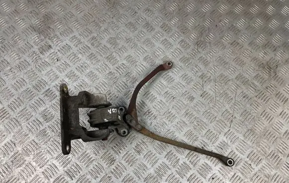 Subaru Outback Engine mounting bracket