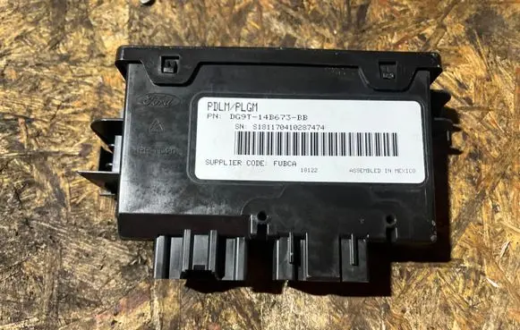 Ford Mondeo MK V Tailgate/trunk control unit/module DG9T14B673BB