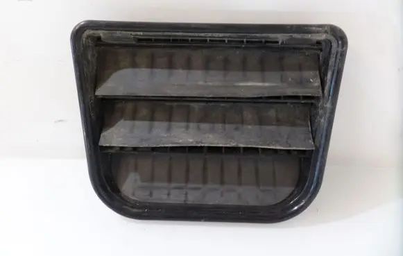 Volvo S80 Quarter panel pressure vent 
