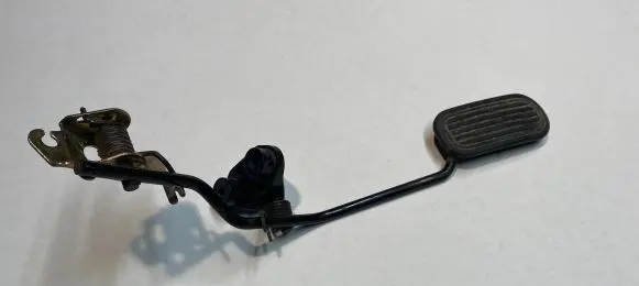 Lexus IS 200-300 Accelerator throttle pedal