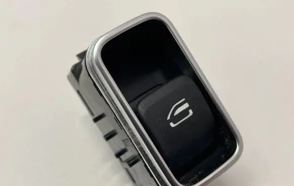 Mercedes-Benz GLA H247 Electric window control switch A1679050201