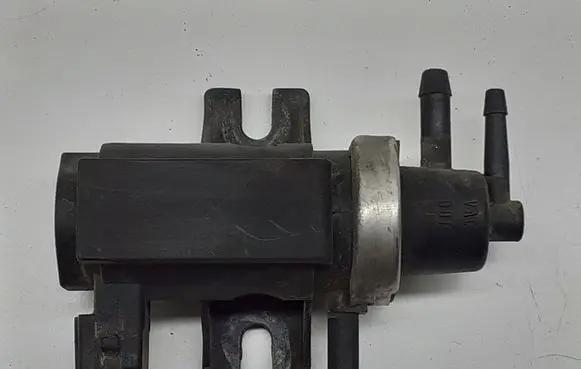 Volkswagen PASSAT B5 Turbo solenoid valve 1H0906627