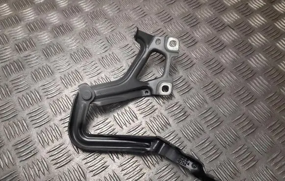 Skoda Fabia Mk4 (6VA) Engine bonnet/hood hinges 6VA823301A