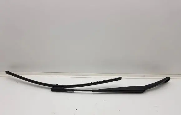 Infiniti Q30 Windshield/front glass wiper blade A1768200044