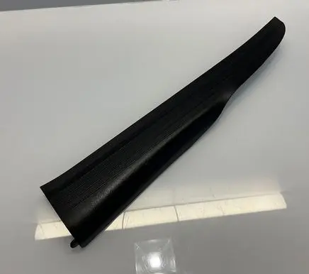 Mercedes-Benz E W211 Rear sill trim cover A2116800635 2116800635