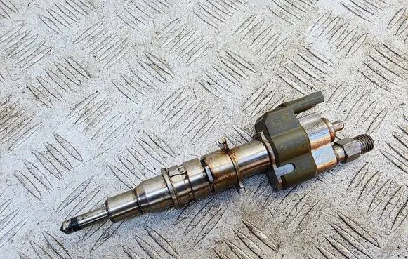 BMW 1 E81 E87 Fuel injector 7589048 13537589048