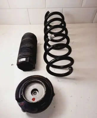 BMW 5 G30 G31 Front coil spring 6866787 70256300