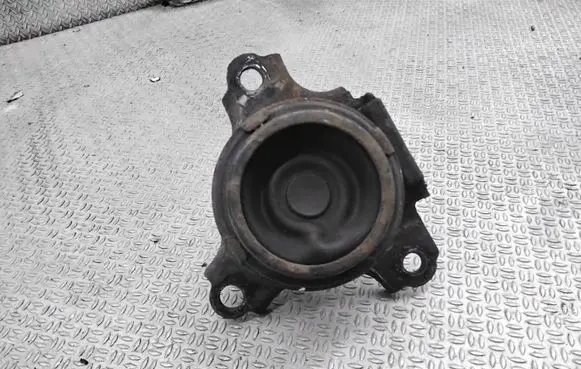 Honda Civic Engine mount bracket