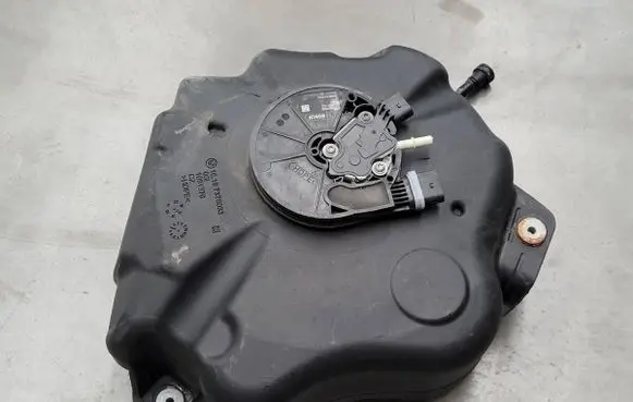 BMW 7 G11 G12 AdBlue liquid reservoir