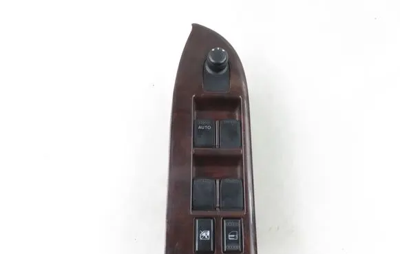 Suzuki Grand Vitara II Electric window control switch 8372765J0