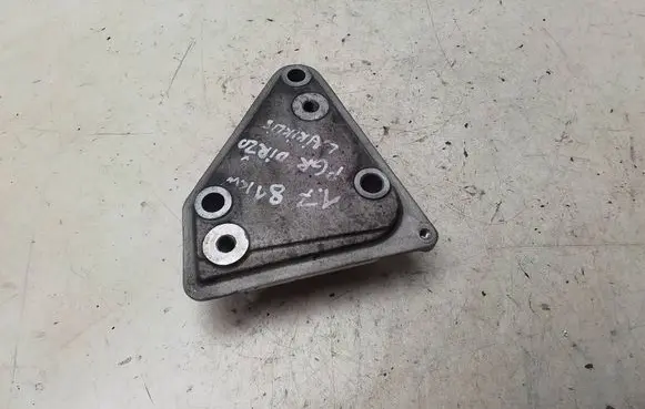Opel Astra J Engine mounting bracket